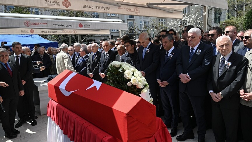 Türk Siyasetinin Duayeni Cindoruk Son Yolculuğuna Uğurlandı