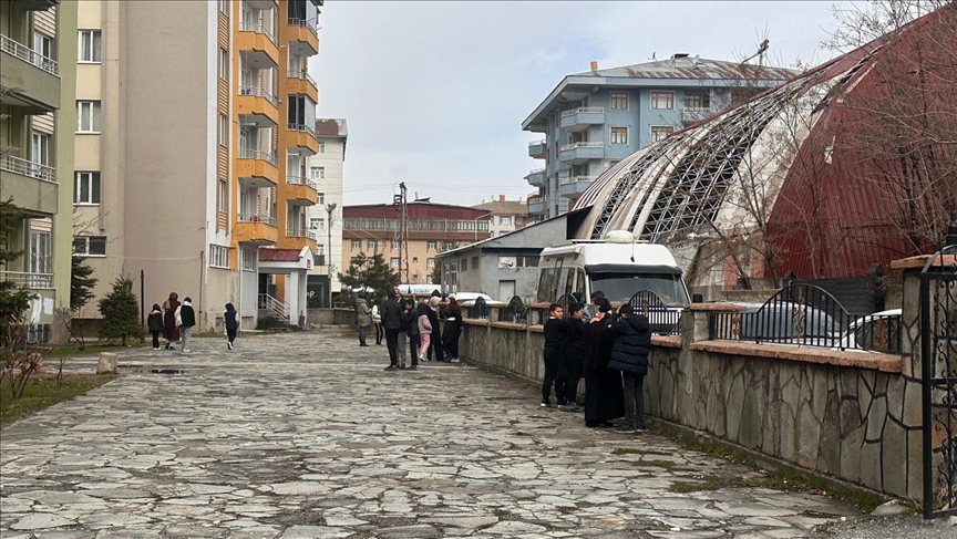 Van’da 5,2 Büyüklüğünde Deprem Meydana Geldi