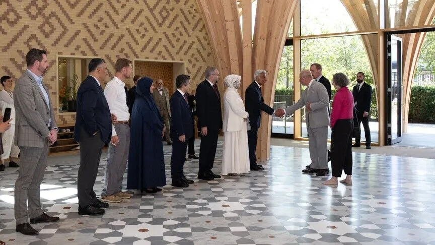 Türkiye’nin Katkısıyla İnşa Edilen Cambridge Merkez Camisi, Kral 3. Charles’ı Ağırladı