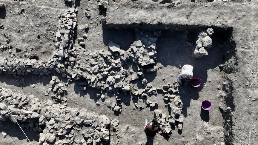 Batı Anadolu’da Bulunan Volkanik Cam, Tunç Çağı Ege Ticaretine Işık Tutuyor