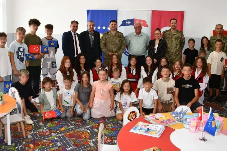 Türk KFOR Birliği, Prizren’deki Okula Eğitim Ekipmanı Desteği Sağladı