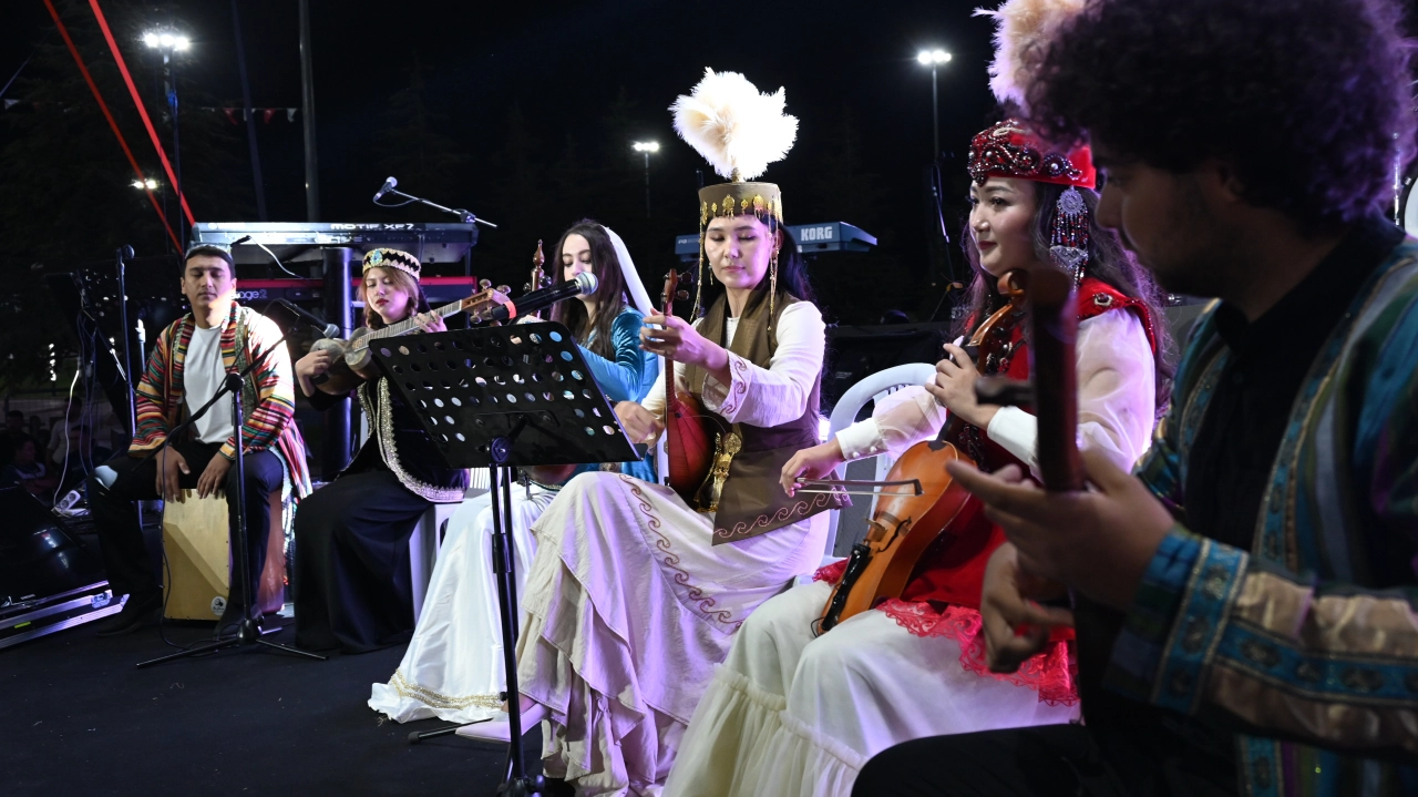 Karaman’da 8. Uluslararası Türk Dünyası Şöleni Coşkuyla Gerçekleştirildi