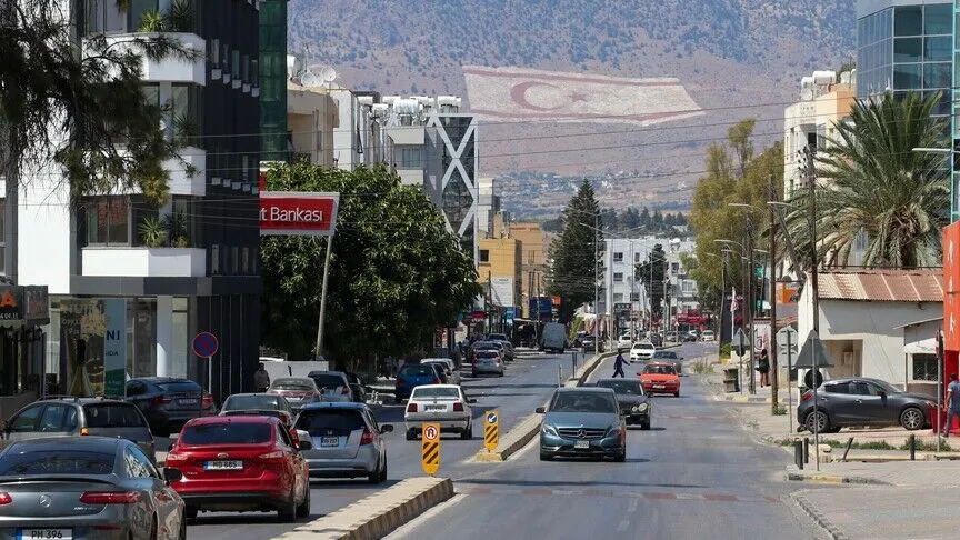 Başlık: KKTC’de Yüksek Sıcaklıklar Nedeniyle Açık Alanda Çalışmaya 10 Günlük Yasak
